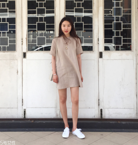 t恤裙怎么搭配鞋子 t恤裙搭配技巧 t恤裙怎么搭配鞋子 t恤裙搭配技巧