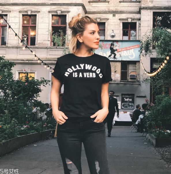 t恤裙怎么搭配鞋子 t恤裙搭配技巧 t恤裙怎么搭配鞋子 t恤裙搭配技巧