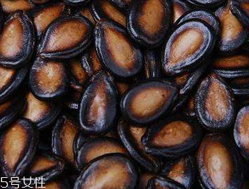 西瓜子的營(yíng)養(yǎng)價(jià)值 西瓜子的功效 西瓜子的營(yíng)養(yǎng)價(jià)值 西瓜子的功效