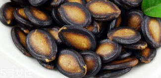 西瓜子與南瓜子的區(qū)別 西瓜子能和南瓜子同吃嗎？