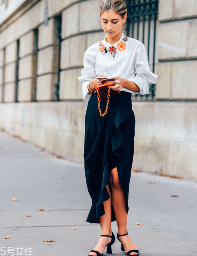 開(kāi)叉裙配什么上衣？開(kāi)叉裙搭配上衣圖片
