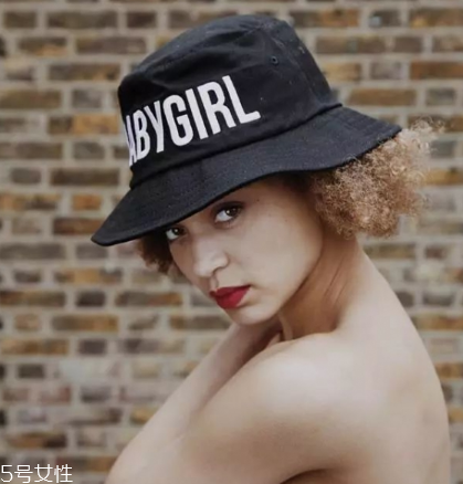 夏天戴什么帽子好看？夏季帽子搭配圖片