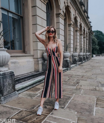 吊帶連體褲怎么穿？吊帶連體褲搭配圖片