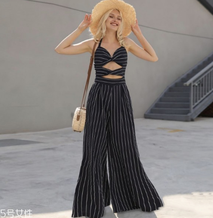 吊帶連體褲怎么穿？吊帶連體褲搭配圖片