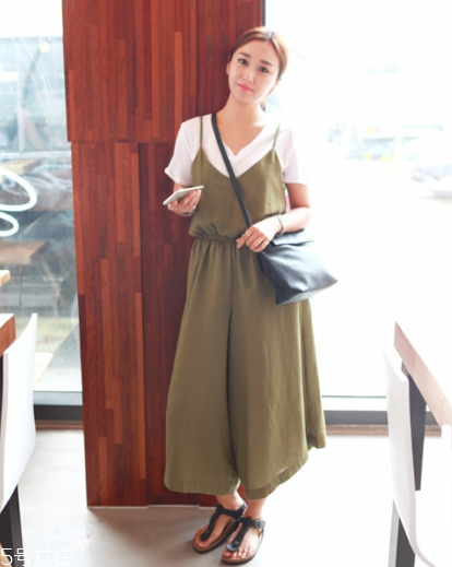 吊帶連體褲怎么穿？吊帶連體褲搭配圖片