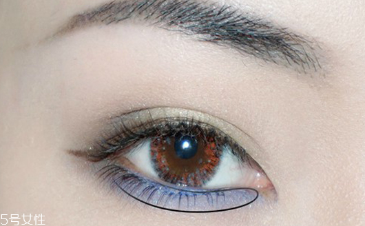 劉人語(yǔ)藍(lán)色眼影怎么畫 劉人語(yǔ)藍(lán)色眼影舞臺(tái)妝步驟圖 劉人語(yǔ)藍(lán)色眼影怎么畫 劉人語(yǔ)藍(lán)色眼影舞臺(tái)妝步驟圖