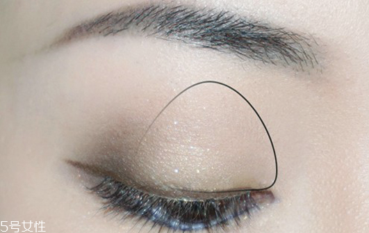 劉人語(yǔ)藍(lán)色眼影怎么畫 劉人語(yǔ)藍(lán)色眼影舞臺(tái)妝步驟圖 劉人語(yǔ)藍(lán)色眼影怎么畫 劉人語(yǔ)藍(lán)色眼影舞臺(tái)妝步驟圖