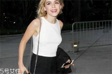 黑色短褲配什么上衣？黑色短褲上衣怎么搭配？