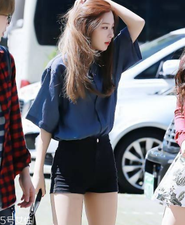 黑色短褲配什么上衣？黑色短褲上衣怎么搭配？