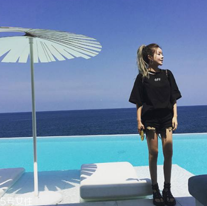 黑色短褲配什么上衣？黑色短褲上衣怎么搭配？