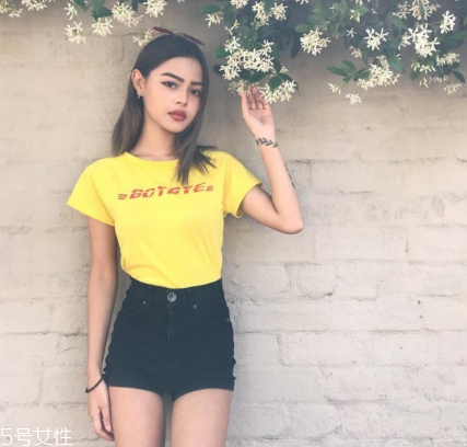 黑色短褲配什么上衣？黑色短褲上衣怎么搭配？