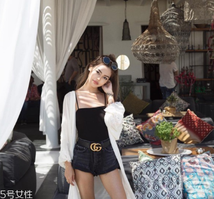 黑色短褲配什么上衣？黑色短褲上衣怎么搭配？