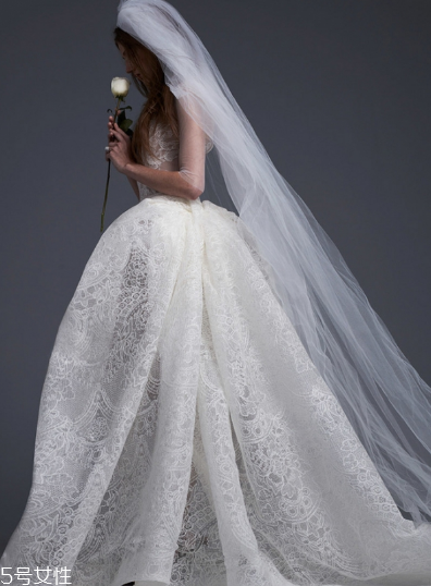 婚紗可以用洗衣機(jī)洗嗎？婚紗用洗衣機(jī)洗好嗎？