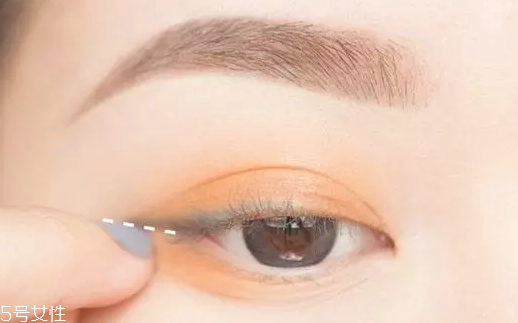 劉人語(yǔ)藍(lán)色眼影怎么畫 劉人語(yǔ)藍(lán)色眼影舞臺(tái)妝步驟圖 劉人語(yǔ)藍(lán)色眼影怎么畫 劉人語(yǔ)藍(lán)色眼影舞臺(tái)妝步驟圖