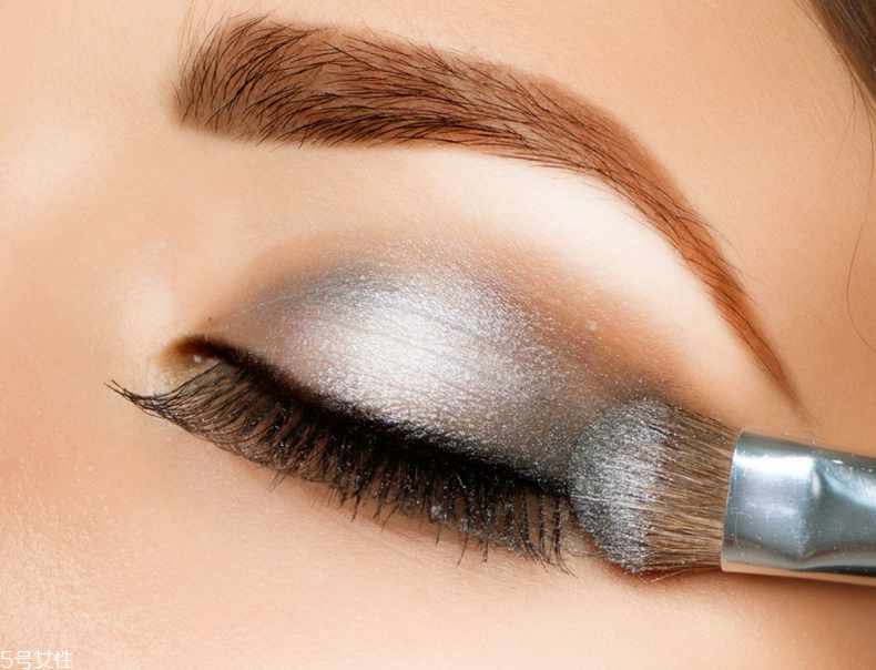 彩色煙熏妝怎么畫 小清新煙熏妝畫法步驟圖解 彩色煙熏妝怎么畫 小清新煙熏妝畫法步驟圖解