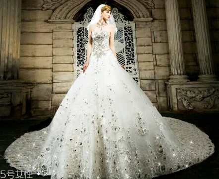 婚紗可以穿兩次嗎？婚紗穿兩次不好嗎？