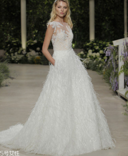 婚紗可以配涼鞋嗎？婚紗搭配涼鞋可以嗎？