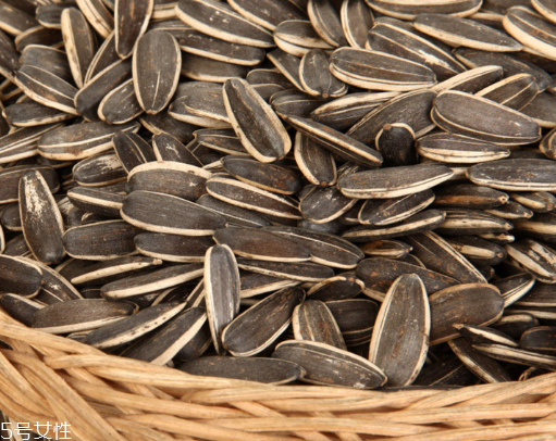 葵瓜子不能和什么一起吃？葵瓜子能和西瓜子一起吃嗎？