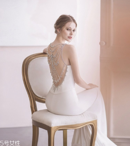 婚紗是男方買還是女方買？婚紗應(yīng)該哪一方買？