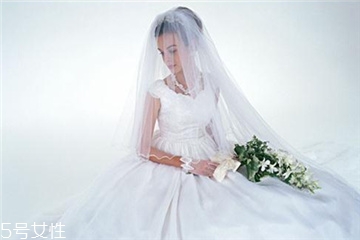 婚紗是男方買還是女方買？婚紗應(yīng)該哪一方買？