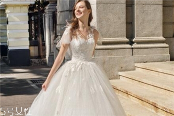 婚紗染色怎么洗白？婚紗染上紅色怎么辦？