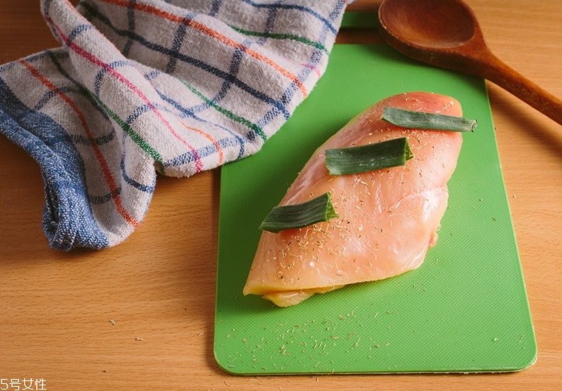 運(yùn)動前后吃什么好 運(yùn)動前后可以吃東西嗎 運(yùn)動前后吃什么好 運(yùn)動前后可以吃東西嗎