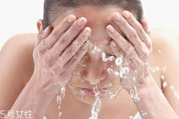 敏感肌能用洗面奶嗎？適合敏感肌用的洗面奶