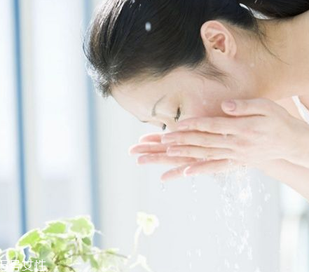 敏感肌能用洗面奶嗎？適合敏感肌用的洗面奶