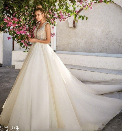 婚紗要幾套？結(jié)婚要準(zhǔn)備幾套婚紗？