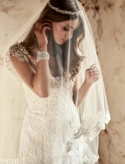 婚紗一般多少錢一套？婚紗買多少錢的合適？