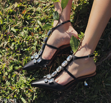 夏天穿什么鞋子百搭？夏季百搭鞋子圖片