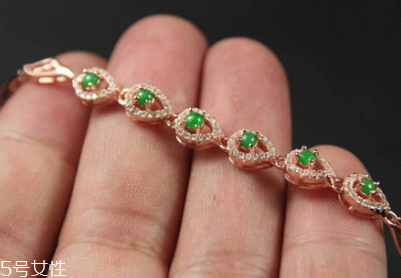 翡翠手鏈一般幾顆珠子？翡翠手鏈幾顆珠子好？