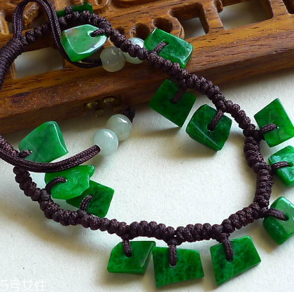 翡翠手鏈多少錢？翡翠手鏈正品價(jià)格
