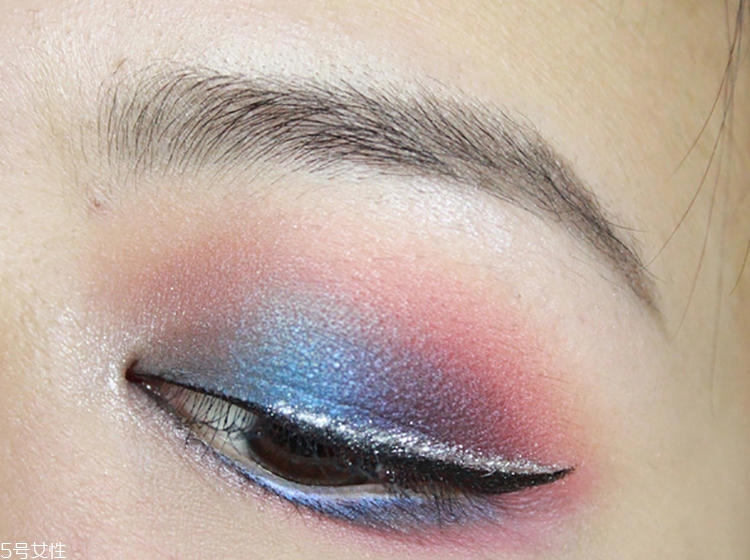 彩色煙熏妝怎么畫 小清新煙熏妝畫法步驟圖解 彩色煙熏妝怎么畫 小清新煙熏妝畫法步驟圖解