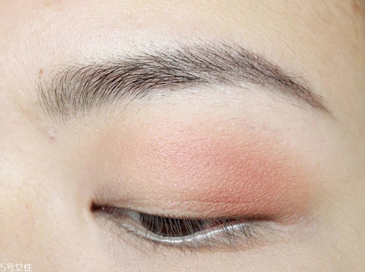 彩色煙熏妝怎么畫 小清新煙熏妝畫法步驟圖解 彩色煙熏妝怎么畫 小清新煙熏妝畫法步驟圖解