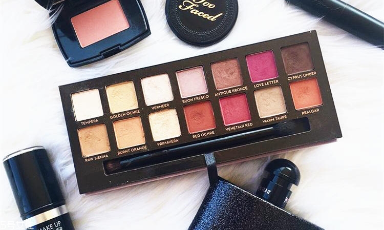 楓葉紅眼影哪個(gè)牌子好 8款熱門(mén)楓葉紅眼影盤(pán)點(diǎn)