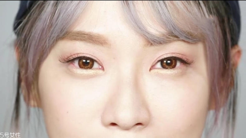 彩色煙熏妝怎么畫 小清新煙熏妝畫法步驟圖解 彩色煙熏妝怎么畫 小清新煙熏妝畫法步驟圖解