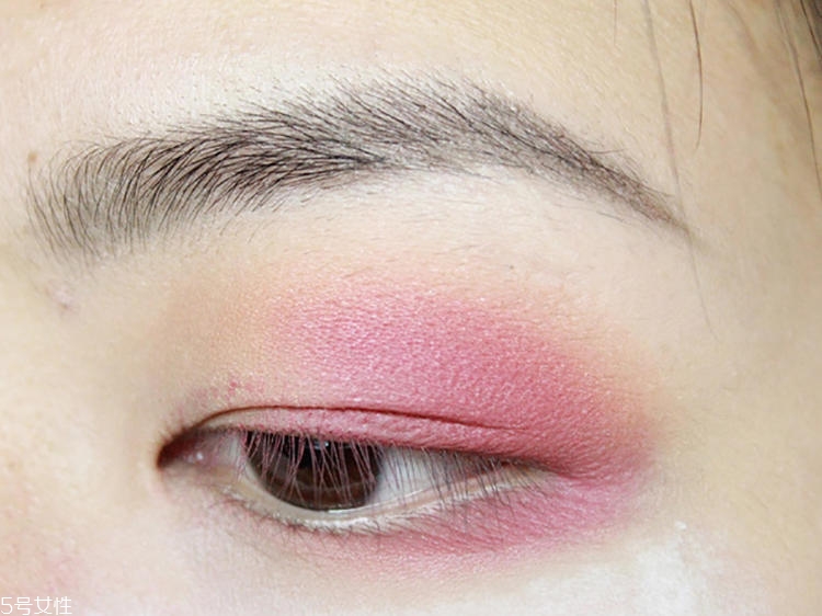 彩色煙熏妝怎么畫 小清新煙熏妝畫法步驟圖解 彩色煙熏妝怎么畫 小清新煙熏妝畫法步驟圖解