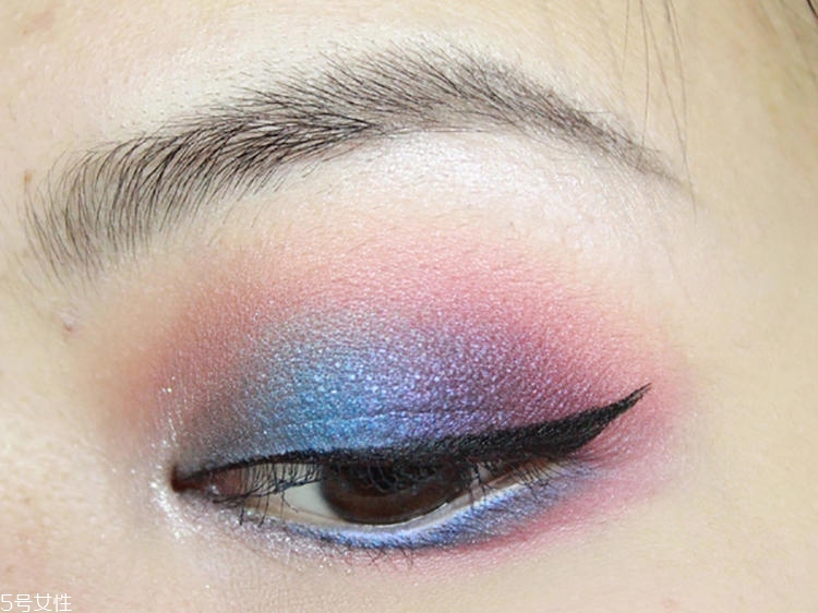 彩色煙熏妝怎么畫 小清新煙熏妝畫法步驟圖解 彩色煙熏妝怎么畫 小清新煙熏妝畫法步驟圖解