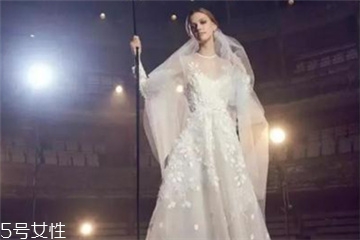 婚紗什么顏色好？婚紗買哪種顏色好？