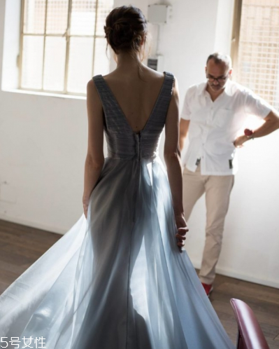 婚紗什么時(shí)候穿？新娘什么時(shí)候換婚紗？