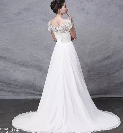 婚紗什么時(shí)候定？婚紗提前多長(zhǎng)時(shí)間定？