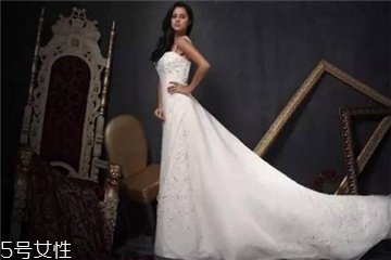 婚紗什么時候定？婚紗提前多長時間定？