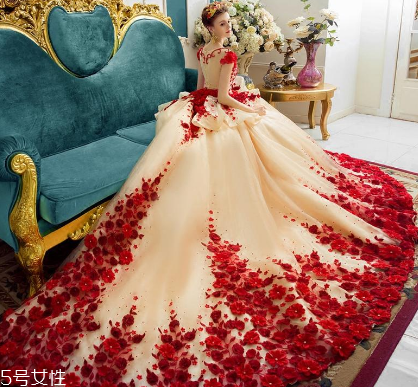 婚紗上的口紅怎么處理？婚紗蹭上口紅能洗掉嗎？