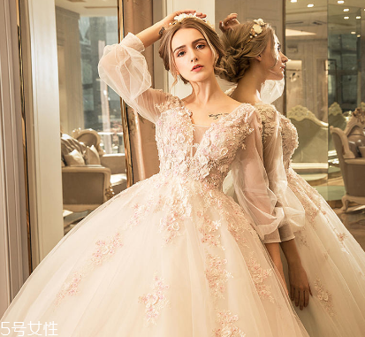 婚紗上的口紅怎么處理？婚紗蹭上口紅能洗掉嗎？