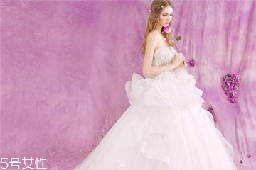 婚紗上的口紅怎么處理？婚紗蹭上口紅能洗掉嗎？