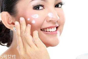 干皮適合乳液還是面霜？