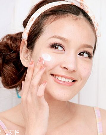 干皮適合乳液還是面霜？