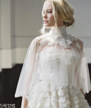 婚紗上面的機(jī)油怎么洗？婚紗沾上機(jī)油用什么洗？