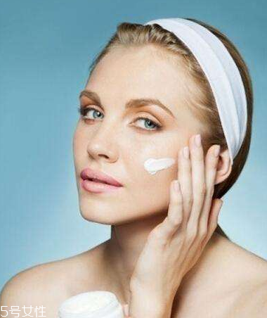 干皮起痘怎么回事？為什么干皮也長(zhǎng)痘痘？